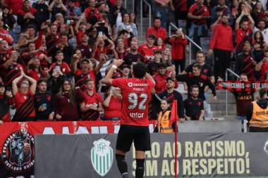 CURITIBA (PR), Brezilya 06 / 04 / 2024 - Oyuncu Pablo Teixeira, Campeonato Paranaense 2024 finalinde geçerli olan Maringa ile Athletico PR arasında oynanan maçta golünü kutluyor