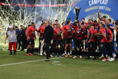 CURITIBA (PR), Brezilya 04 / 06 / 2024 - Bu cumartesi öğleden sonra Ligga Arena 'da düzenlenen 2024 Paranense Şampiyonası finalinde geçerli olan Athletico PR ile Maringa arasında oynanan maçta 