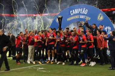 CURITIBA (PR), Brezilya 04 / 06 / 2024 - Bu cumartesi öğleden sonra Ligga Arena 'da düzenlenen 2024 Paranense Şampiyonası finalinde geçerli olan Athletico PR ile Maringa arasında oynanan maçta 