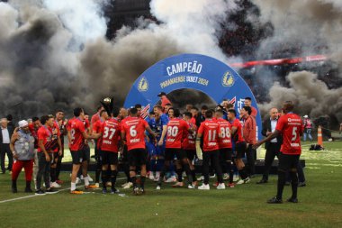 CURITIBA (PR), Brezilya 04 / 06 / 2024 - Bu cumartesi öğleden sonra Ligga Arena 'da düzenlenen 2024 Paranense Şampiyonası finalinde geçerli olan Athletico PR ile Maringa arasında oynanan maçta 