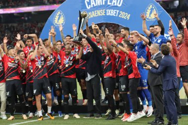 CURITIBA (PR), Brezilya 04 / 06 / 2024 - Bu cumartesi öğleden sonra Ligga Arena 'da düzenlenen 2024 Paranense Şampiyonası finalinde geçerli olan Athletico PR ile Maringa arasında oynanan maçta 