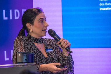 Sao Paulo (SP), Brezilya 05 / 04 / 2024 Carolina Sansao, Febraban İnovasyon Direktörü, LIDE İnovasyon Semineri 'nde sunumunu yapıyor. 