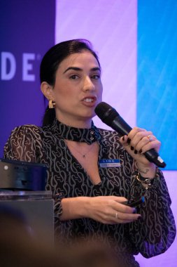 Sao Paulo (SP), Brezilya 05 / 04 / 2024 Carolina Sansao, Febraban İnovasyon Direktörü, LIDE İnovasyon Semineri 'nde sunumunu yapıyor. 