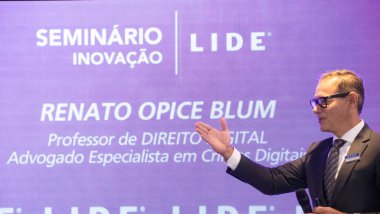 Sao Paulo (SP), 04 / 05 / 2024 Renato Opice Blum, Dijital Suçlar alanında uzman avukat, LIDE İnovasyon Semineri 'nde sunumunu yaparken, teknoloji alanındaki ilerlemeleri tartışmak üzere yöneticileri ve uzmanları kabul etti 