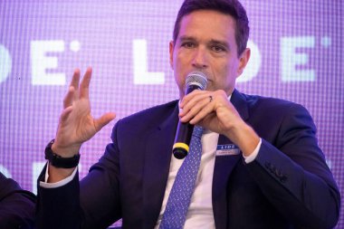 Sao Paulo (SP), 04 / 05 / 2024 Roberto Campos Neto, Brezilya Merkez Bankası başkanı, LIDE Yenilik Semineri 'nde sunumunu yaparken, teknoloji alanındaki ilerlemeleri tartışmak üzere yöneticileri ve uzmanları kabul etti.