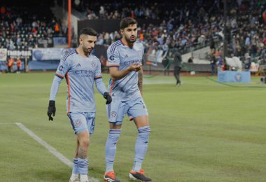 NYCFC Atlanta 'ya karşı. Nisan 06, 2024, New York, ABD: NYCFC ve Atlanta United FC arasındaki futbol maçında New York Citifield 'da MLS normal sezonunda oyuncular tartışmalı top