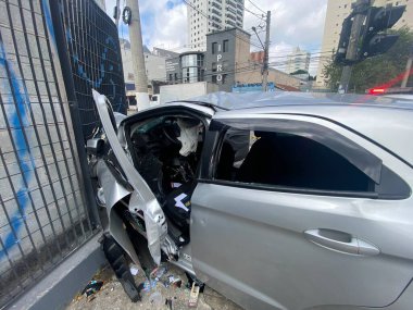 SAO PAULO (SP) 04/06/2024- TRAFFIC ACCIDENT-SP. Av caddesinde trafik kazası. Av Mal ile Joao Batista köşesi. Osasco 'daki Rondon, Muro' da meydana gelen çarpışmada bir ölümcül kurban ve iki yaralı bıraktı.