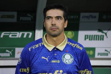 Sao Paulo (SP), 04 / 7 / 2024 - Palmeiras koçu Abel Ferreira, Palmeiras ve Santos arasında oynanan maçta, Sao Paulo 'daki Allianz Parque' da düzenlenen 2024 Paulista Futbol Şampiyonası finalinin ikinci ayağı için geçerlidir.