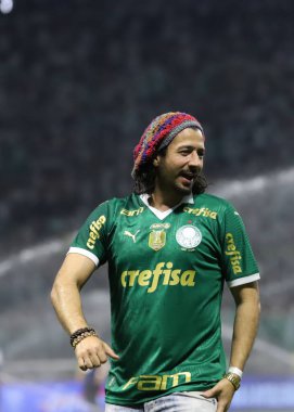 Sao Paulo (SP), 04 / 7 / 2024 - PAULISTAO / PALMEIRAS x SANTOS - Magic grubunun solisti Singer Narsri, Palmeiras ve Santos arasında oynanan 2024 Paulista Futbol Şampiyonası finalinin ikinci ayağı için geçerli olan maçta, i