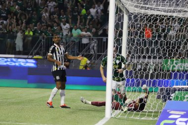 Sao Paulo (SP), 04 / 07 / 2024 - Palmeiras 'lı Moreno, 2024 Paulista Futbol Şampiyonası' nın ikinci ayağı için geçerli olan Palmeiras ve Santos arasındaki maçta golünü kutluyor.