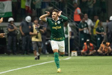 Sao Paulo (SP), Brezilya 04 / 7 / 2024 - Palmeiras ve Santos arasındaki maçta Raphael Veiga, Sao Paulo 'daki Allianz Parque' da düzenlenen 2024 Paulista Futbol Şampiyonası finalinin ikinci ayağı için geçerlidir.