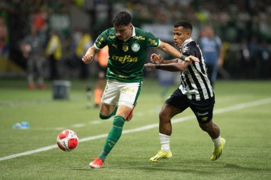 Sao Paulo (SP), Brezilya 04 / 7 / 2024 - Bu Pazar gecesi Sao Paulo 'daki Allianz Parque' da düzenlenen 2024 Paulista Futbol Şampiyonası finalinin ikinci ayağı için Palmeiras ve Santos arasında oynanan maç