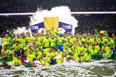 Sao Paulo (SP), Brezilya 04 / 7 / 2024 - Oyuncular, Sao Paulo 'daki Allianz Parque' da düzenlenen 2024 Paulista Futbol Şampiyonası 'nın ikinci ayağı için geçerli olan Palmeiras ve Santos arasındaki maçın ardından kutlama yaptılar. 