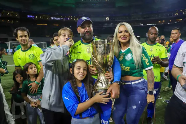 stock image Sao Paulo (SP), Brazil 04/07/2024 - Palmeiras players celebrate the title after the match between Palmeiras and Santos, valid for the 2024 Paulista Football Championship Final, held at Allianz Parque, in Sao Paulo