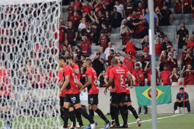 CURITIBA (PR), Brezilya 09 / 04 / 2024 - Oyuncular Athletico PR ile Rayo Zuliano arasında oynanan karşılaşmada Athletico 'nun golünü Copa Sul grup sahnesinin ikinci turu için geçerli saydılar.