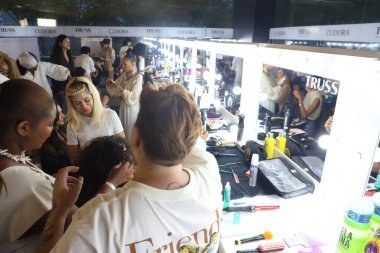 Sao Paulo (SP), Brezilya 04 / 09 / 2024 SPFW N57 'nin açılışını gerçekleştiren ALif Moda Gösterisinin Güzeli 9-14 Nisan tarihleri arasında bir kez daha armoniyi sürekli bir yaratıcı dönüşüm süreciyle kutluyor.. 