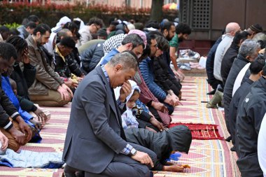 (Kurban Bayramı Ramazan 'ın bittiği yerde başlar. 10 Nisan 2024 New York, New York, ABD. Fit-Fit-r bayramından bahsetmeden önce Ramazan 'ın açıklaması gerekiyor. Ramazan, Hz. Muhammed 'in ilk vahiyinin kutlamasıdır.