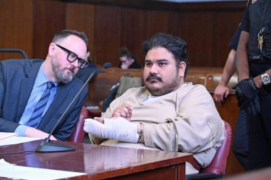 (Christian Valdez, kız arkadaşını metro istasyonundan gelen bir 