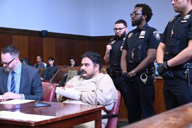 (Christian Valdez, kız arkadaşını metro istasyonundan gelen bir 