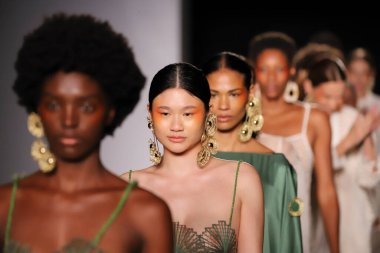 Sao Paulo (SP), Brezilya 04 / 12 / 2024 Catarina Mina defilesi SPFW N57 'de, bu Cuma, 12 Nisan 2024.