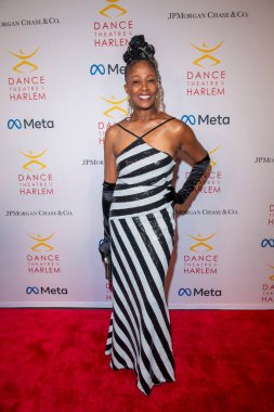 Harlem Dans Tiyatrosu Geleneksel Vizyon Galasında Misty Copeland 'ı Onurlandır. 12 Nisan 2024, New York, New York, ABD: Karen Brown, New York City Center 'daki Misty Copeland onuruna Harlem Dans Tiyatrosu' na katılıyor. 