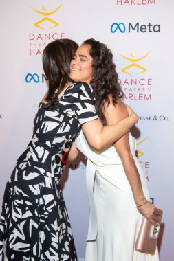 Harlem Dans Tiyatrosu Geleneksel Vizyon Galasında Misty Copeland 'ı Onurlandır. 12 Nisan 2024, New York, New York, ABD: (L-R) Anna Glass ve Misty Copeland New York 'ta Misty Copeland onuruna düzenlenen Harlem Dans Tiyatrosu' na katıldılar. 