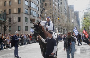 2024, 85. Yunan Bağımsızlık Günü Geçidi. 14 Nisan 2024, New York, ABD: 2024, 85. Yunan Bağımsızlık Günü, New York 'ta 64. ve 79. caddelerde New York Belediye Başkanı Eric Adams' ın eşliğinde 13: 30 'da gerçekleşti.