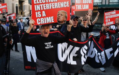 Donald Trump 'ın New York' taki tarihi mahkemesi. 15 Nisan 2024, New York, ABD: Eski ABD Başkanı Donald J. Trump 'ın tarihi ceza mahkemesi bugün Manhattan Ceza Mahkemesi' nde jüri seçimiyle başlıyor 