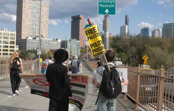 Brooklyn Köprüsü Nde Pro Filistin Protestosu Nisan 2024 New York — Stok fotoğraf
