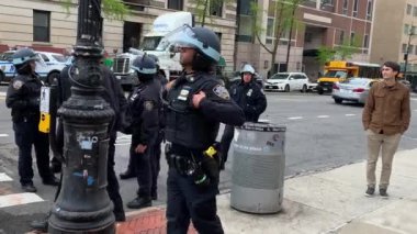 New York 'taki Columbia Üniversitesi' nde İsrail karşıtı protestolar. 18 Nisan 2024, New York, ABD: İsrail karşıtı protesto yapan ve İsrail 'in Gazze' yi işgaline son verilmesini talep eden bir avuç Kolombiyalı üniversite öğrencisi. Özgür Filistin 'i istiyorlar. 