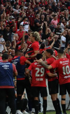 CURITIBA (PR), 04 / 21 / 2024 Agustin Athletico PR puanları ve Ligga Arena 'daki Brezilya Serisi A Şampiyonası' nın 3. turunda geçerli olan Internacional maçında golünü kutluyor