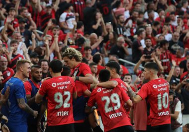 CURITIBA (PR), 04 / 21 / 2024 Agustin Athletico PR puanları ve Ligga Arena 'daki Brezilya Serisi A Şampiyonası' nın 3. turunda geçerli olan Internacional maçında golünü kutluyor