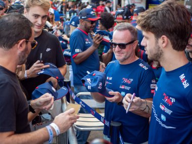 SAO PAULO, (SP) - 04 / 21 / 2024 Drivers Rubens Barrichello ve oğlu Eduardo Barrichello, Sao Paulo 'nun güney bölgesindeki Interlagos Autodrome' da Pazar öğleden sonra Stock Car Pro Serisinin üçüncü etabı sırasında (21). 