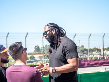 SAO PAULO, (SP) - 04 / 21 / 2024 Basketbolcu Nene Hilario, Sao Paulo 'nun güneyindeki Autodromo de Interlagos' ta bu Pazar öğleden sonra Stock Car Pro Serisi 'ni (21) ziyaret etti.. 
