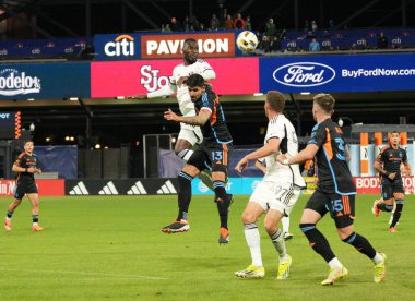MLS Normal Sezon 2024, Maç 10, NYCFC - DC United, 20 Nisan 2024, Citifield, Queens New York, ABD: Queens, New York 'taki Citifield' da oynanan heyecan verici maçta, NYCFC, DC United ile 2-0 'lık ikna edici bir zafer kazandı.. 
