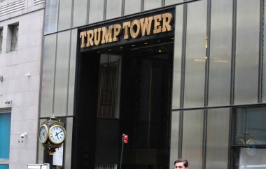 Trump 'ın Saraydan Trump Tower' a gelişi. 19 Nisan 2024, New York, ABD: Eski ABD Başkanı Donald J. Trump 'ın New York Polis Teşkilatı tarafından sıkı güvenlik önlemleriyle Trump Kulesi' ne geldiği görüldü.. 