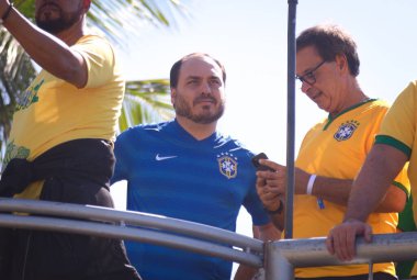 Rio de Janeiro (RJ), Brezilya 04 / 21 / 2024 - Rio de Janeiro 'daki eski cumhurbaşkanı Jair Bolsonaro' yu (PL) savunmada bu Pazar (21), Copacabana plajında. Eski başkan Jair Bolsonaro 'nun destekçileri toplandı