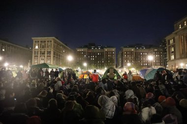 Kolombiya 'nın Filistin Kampı' nın içinde. 21 Nisan 2024. New York, ABD: Columbia öğrencileri ve fakülteler Kolombiya 'nın çimlerini devralmak ve kampüste bir kamp kurmak için toplandılar 