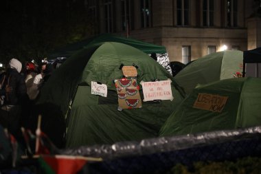 Kolombiya 'nın Filistin Kampı' nın içinde. 21 Nisan 2024. New York, ABD: Columbia öğrencileri ve fakülteler Kolombiya 'nın çimlerini devralmak ve kampüste bir kamp kurmak için toplandılar 