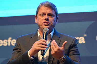 Brasil Hoje Semineri, 22 Nisan 2024 Pazartesi günü Sao Paulo 'nun güneyindeki Tangara Sarayı' nda Esfera Brasil grubu tarafından düzenlendi.