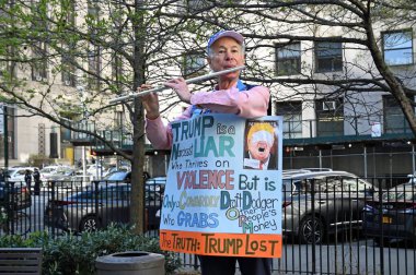 Eski Başkan Donald Trump 'ın sus payı duruşması. 22 Nisan 2024, New York, New York, ABD. Eski Başkan Donald Trump, Amerika Birleşik Devletleri 'nin 45. Başkanı, 34 adet sahte iş kaydıyla yargılanıyor. 