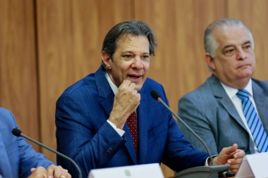 Brasilia (DF), 04 / 22 / 2024 - Maliye Bakanı, Fernando Haddad (e) ve Girişimcilik Bakanı Marcio Franca (d), İnanç Programı 'nın açılış töreni sonrasında düzenledikleri basın toplantısında