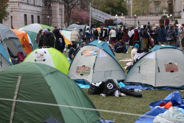 Kolombiya 'nın Filistin Kampı' nın içinde. 21 Nisan 2024. New York, ABD: Columbia öğrencileri ve fakülteler Kolombiya 'nın çimlerini devralmak ve kampüste bir kamp kurmak için toplandılar 