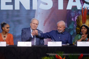 Brasilia, (DF), 04 / 18 / 2024 - Cumhuriyet Başkanı Luiz Inacio Lula da Silva, Yerli Halk Bakanı Sonia Guajajajara ile birlikte Ulusal Yerel Politikalar Konseyi 'nin (CNPI) toplantısında konuştu