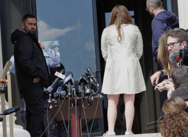 Sözcü Mike Johnson, İsrail karşıtı protestolar sırasında New York 'taki Columbia Üniversitesi' ni ziyaret etti. 24 Nisan 2024, New York, ABD: ABD Başkanı Mike Johnson, 56. Temsilciler Meclisi Başkanı ve Cumhuriyetçi Kongre üyesi