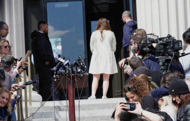 Sözcü Mike Johnson, İsrail karşıtı protestolar sırasında New York 'taki Columbia Üniversitesi' ni ziyaret etti. 24 Nisan 2024, New York, ABD: ABD Başkanı Mike Johnson, 56. Temsilciler Meclisi Başkanı ve Cumhuriyetçi Kongre üyesi