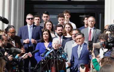 Sözcü Mike Johnson, İsrail karşıtı protestolar sırasında New York 'taki Columbia Üniversitesi' ni ziyaret etti. 24 Nisan 2024, New York, ABD: ABD Başkanı Mike Johnson, 56. Temsilciler Meclisi Başkanı ve Cumhuriyetçi Kongre üyesi