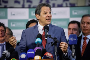 BRASILIA (DF), Maliye Bakanı Fernando Haddad 'ın bu 24 Nisan Çarşamba günü Brasilia, DF' de belediye başkanı Arthur Lira 'ya vergi yönetmeliklerini teslim etmesinden sonra 04 / 24 / 2024-basın toplantısı düzenledi..