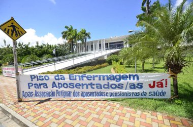 Kategori sendikasına göre, Brezilya 'nın NATAL (RN) Sunucuları maaş ayarlaması için Rio Grande do Norte hükümetiyle yapılan bir başka başarısız müzakere sonrasında Natal kentinde greve gittiler.