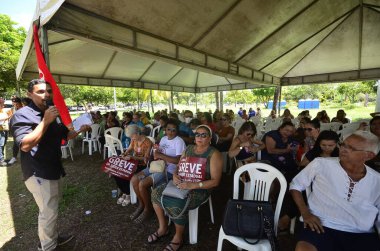Kategori sendikasına göre, Brezilya 'nın NATAL (RN) Sunucuları maaş ayarlaması için Rio Grande do Norte hükümetiyle yapılan bir başka başarısız müzakere sonrasında Natal kentinde greve gittiler.